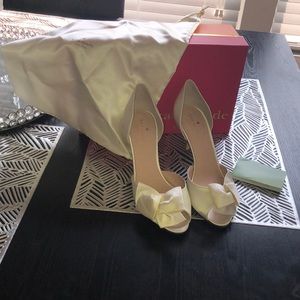 Kate Spade Ivory/gold glitter heel
